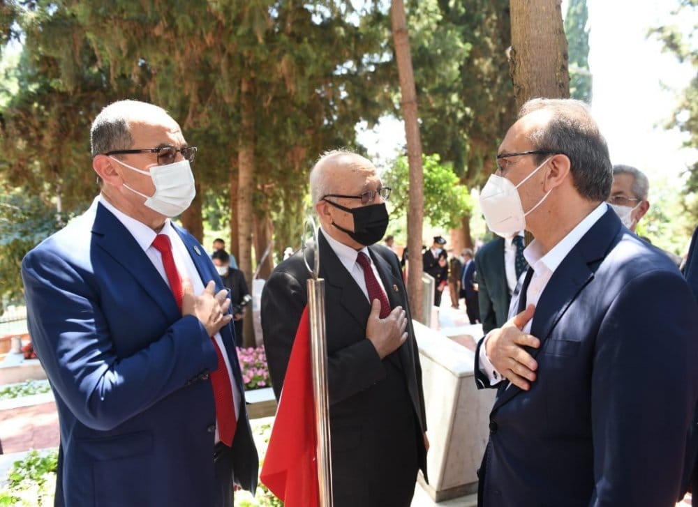 Vali Yavuz, bayramda şehit ve gazi yakınlarını unutmadı! Vali Yavuz, bayramda şehit ve gazi yakınlarını unutmadı!