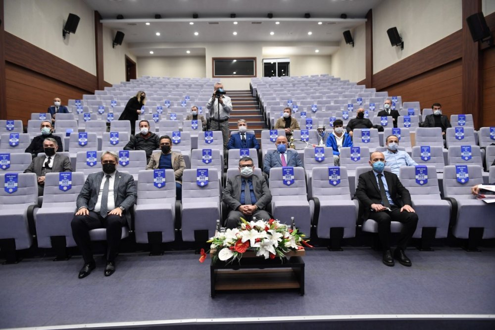 Spor Camiasından Vali Yavuz’a Ziyaret Spor Camiasından Vali Yavuz’a Ziyaret