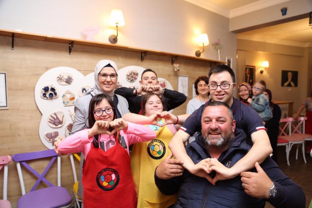 Katırcıoğlu özel çocuklarla bir araya geldi! Katırcıoğlu özel çocuklarla bir araya geldi!