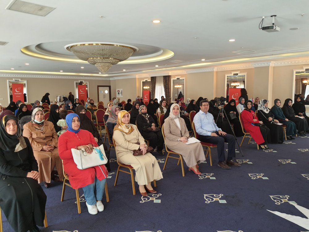 Saadet Partili kadınlar sahaya iniyor!