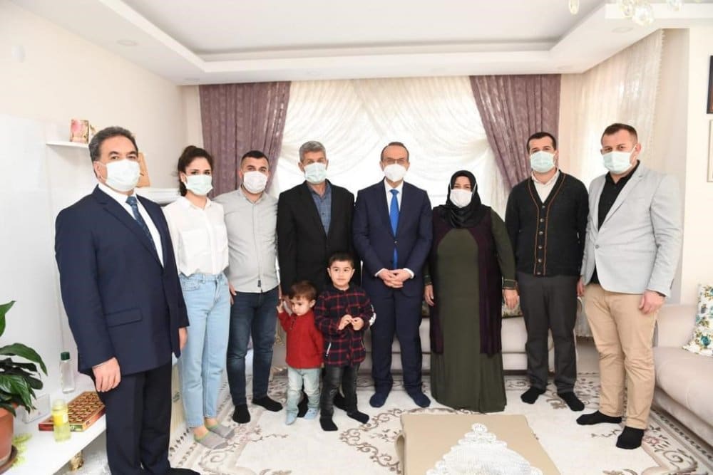 Vali Yavuz şehit ailelerine konuk oldu Vali Yavuz şehit ailelerine konuk oldu