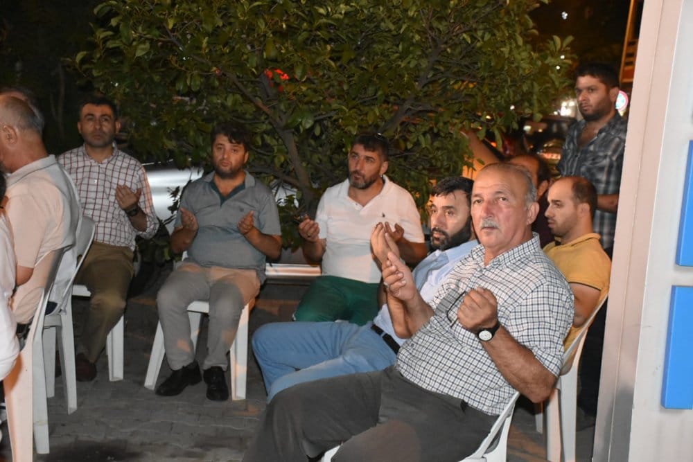Gazetecilere çirkin saldırı! Gazetecilere çirkin saldırı!