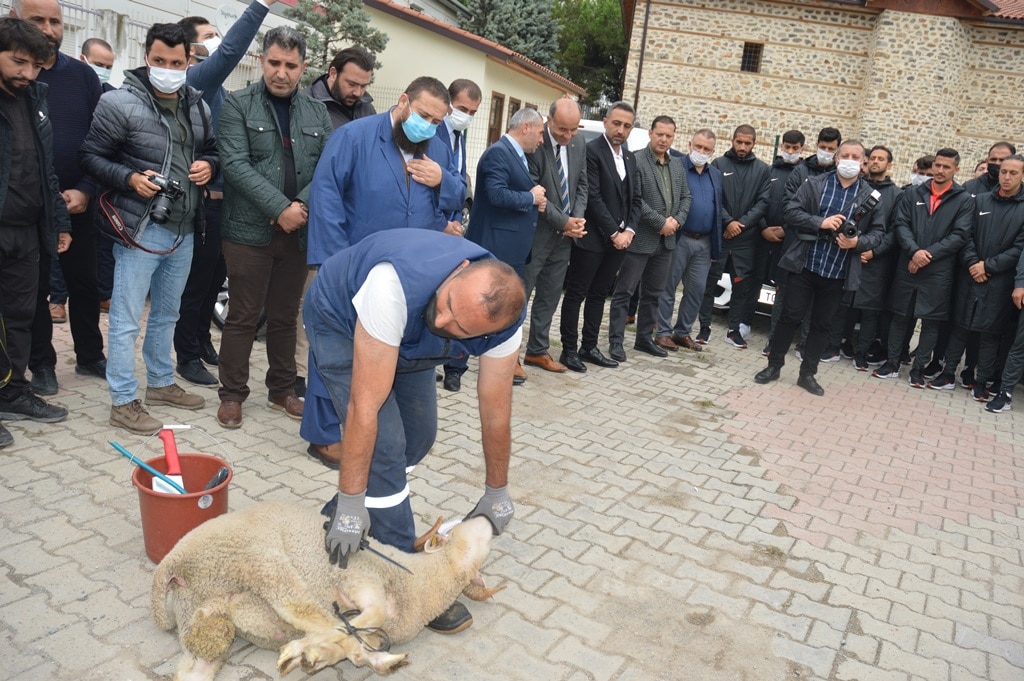 Gazetecilere çirkin saldırı! Gazetecilere çirkin saldırı!