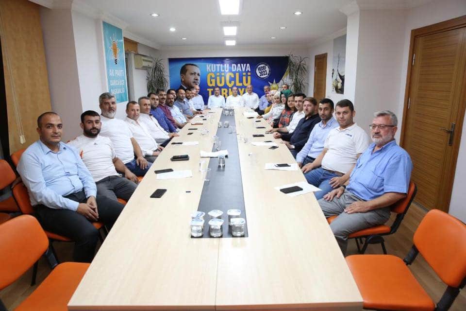İlyas Şeker, AK Darıca’ya misafir oldu! İlyas Şeker, AK Darıca’ya misafir oldu!