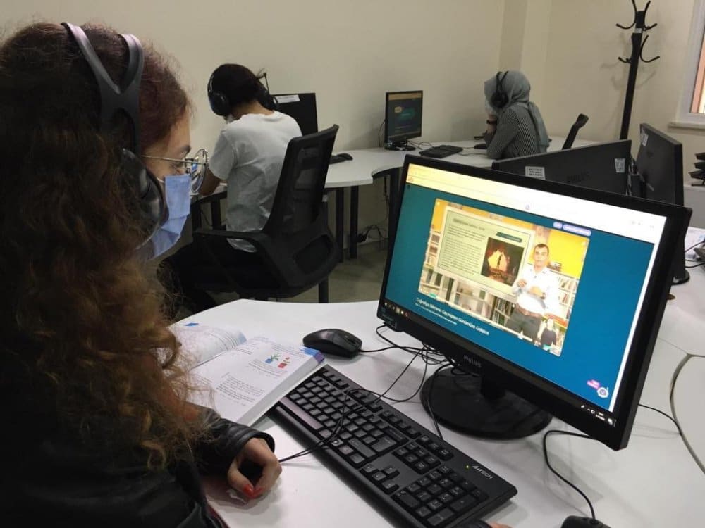 Öğrencilerden Büyükakın’a, ücretsiz internet teşekkürü! Öğrencilerden Büyükakın’a, ücretsiz internet teşekkürü!