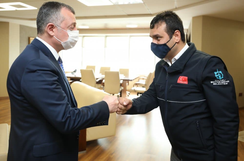 Büyükakın’dan kahraman sürücüye teşekkür Büyükakın’dan kahraman sürücüye teşekkür