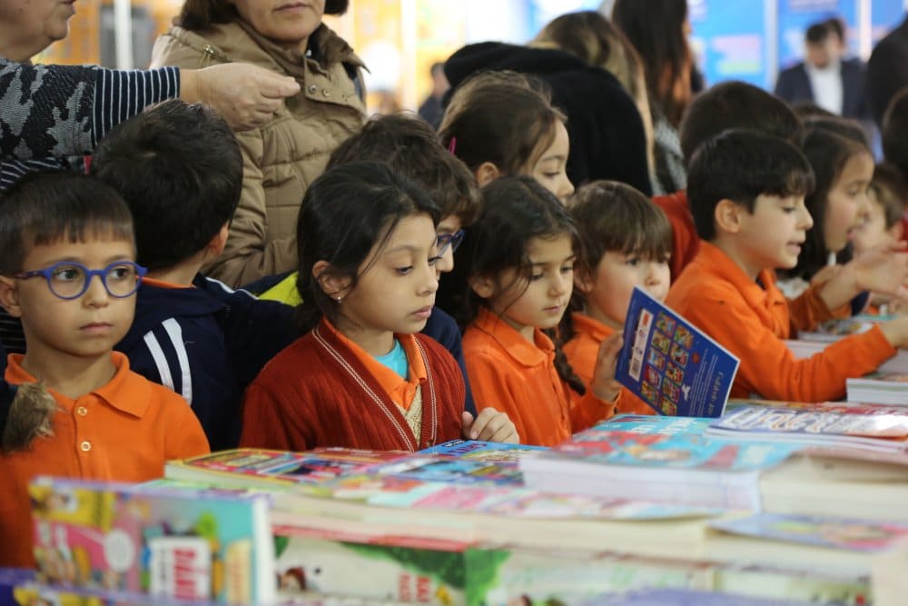 Bıyık, fuarda kitapseverlerle buluştu Bıyık, fuarda kitapseverlerle buluştu