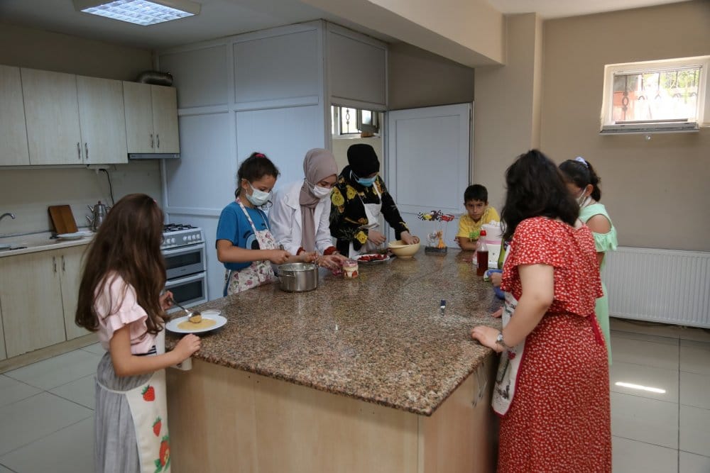 Bu atölye gençlere ev becerileri kazandırıyor Bu atölye gençlere ev becerileri kazandırıyor
