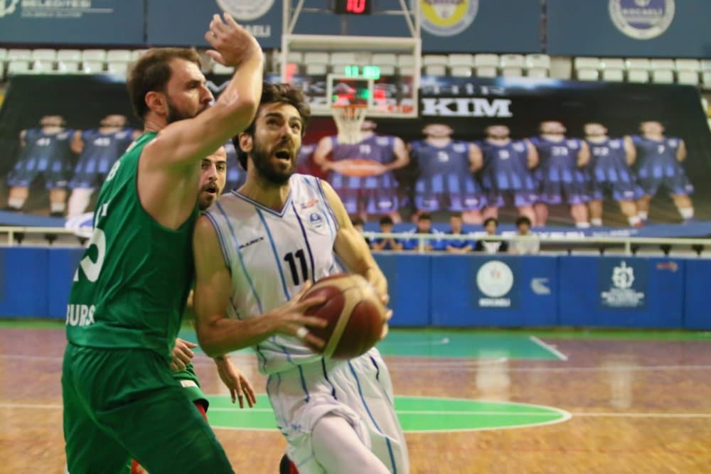 Kağıtspor geçit vermiyor Kağıtspor geçit vermiyor