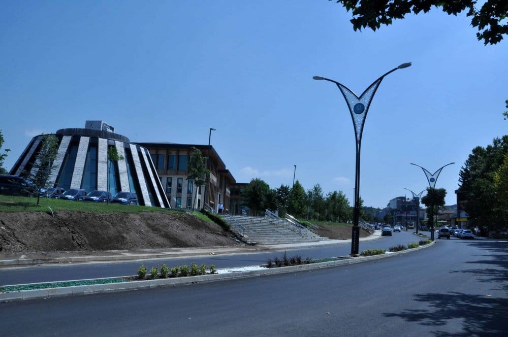 Başiskele'deki o caddede aşınma asfaltı serildi