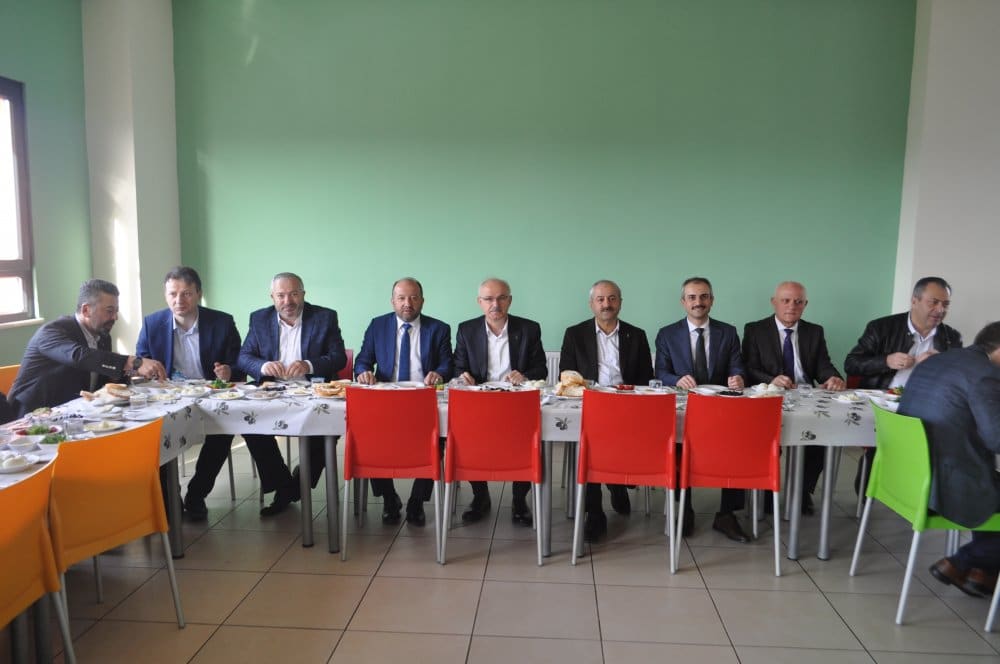 Açı’da Büyükgöz ve Çiftçi’li kahvaltı Açı’da Büyükgöz ve Çiftçi’li kahvaltı