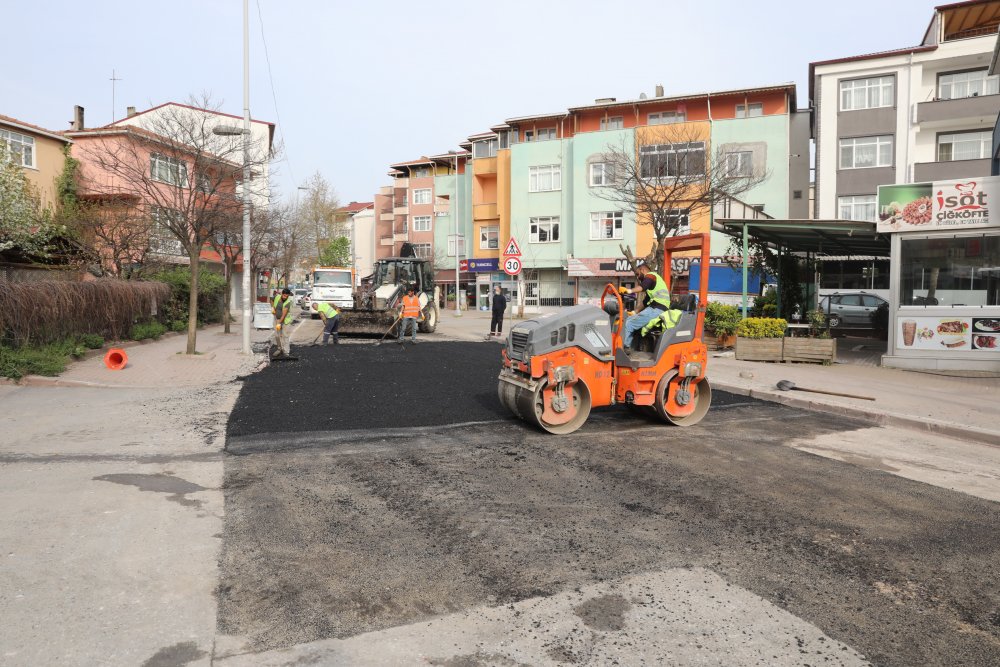 Darıca’da asfalt yama çalışmaları hız kazandı Darıca’da asfalt yama çalışmaları hız kazandı
