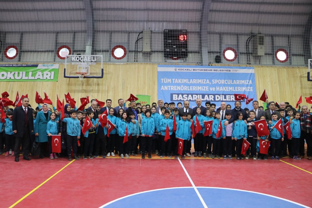 Bağlarbaşı Ortaokulu spor salonuna kavuştu! Bağlarbaşı Ortaokulu spor salonuna kavuştu!