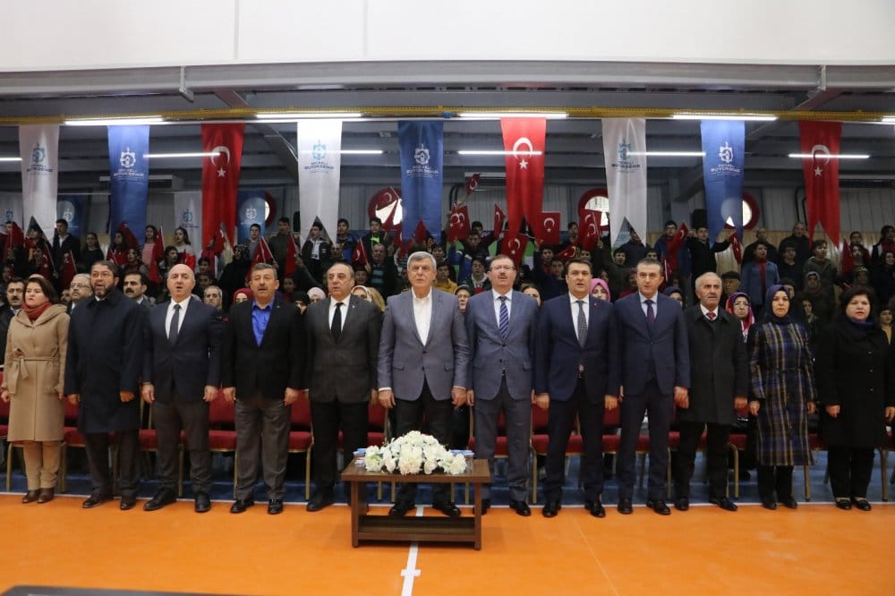 Bağlarbaşı Ortaokulu spor salonuna kavuştu! Bağlarbaşı Ortaokulu spor salonuna kavuştu!