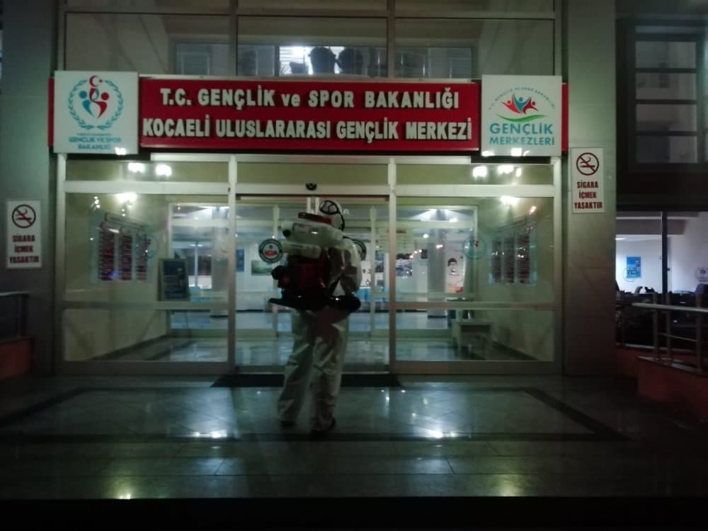 Büyükakın'ın talimatıyla her yer dezenfekte ediliyor Büyükakın'ın talimatıyla her yer dezenfekte ediliyor