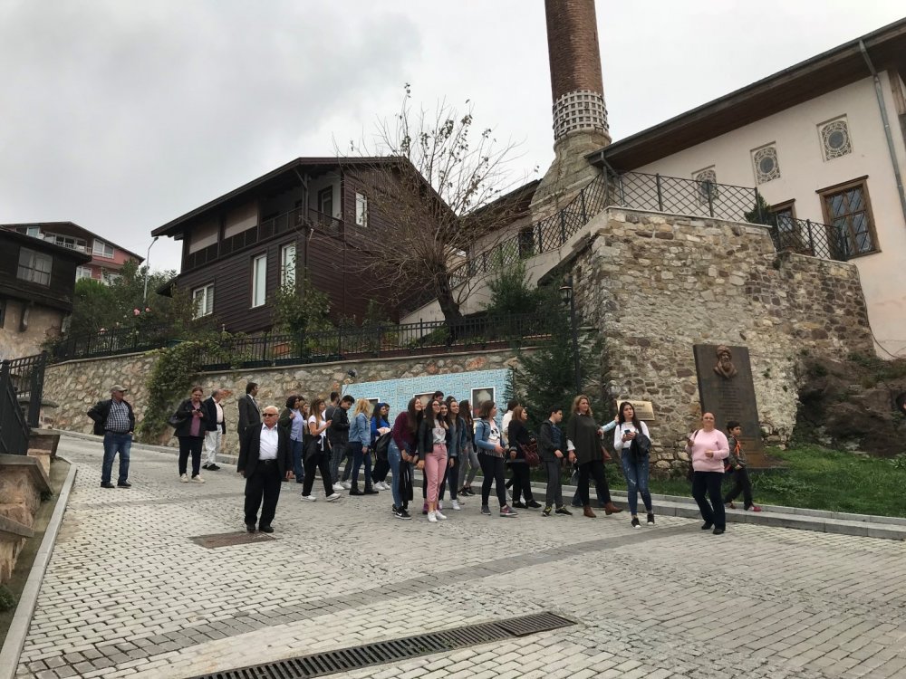 Gez-Gör Kocaeli’yi gezdiriyor Gez-Gör Kocaeli’yi gezdiriyor