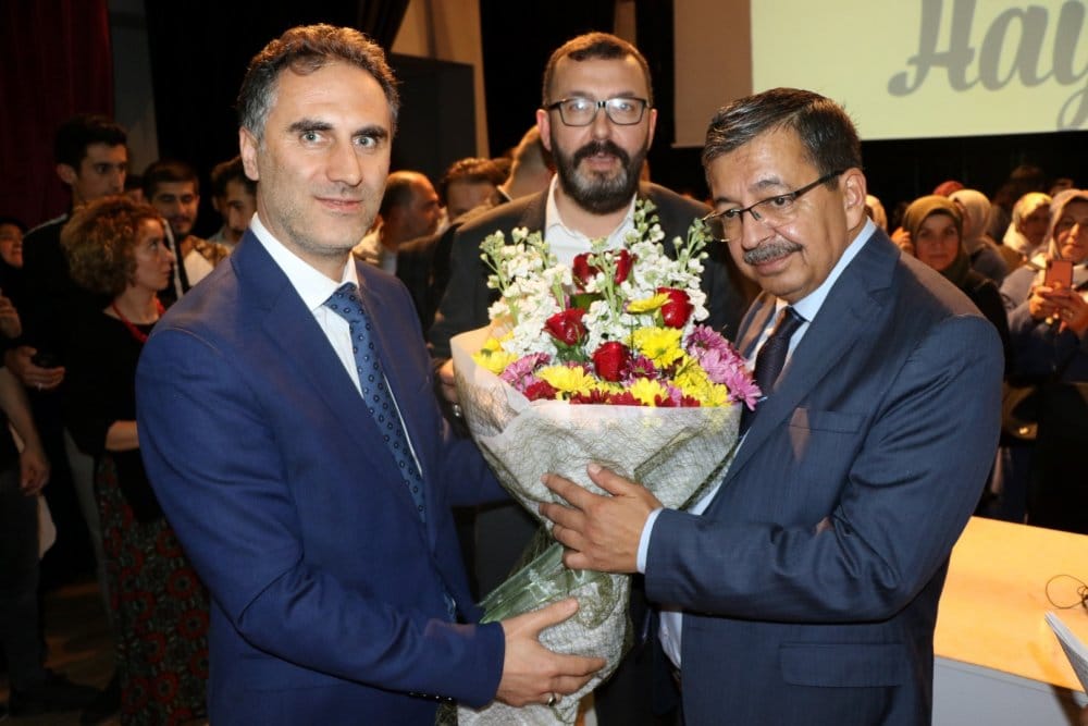 Hayati İnanç’ın seminerine yoğun ilgi Hayati İnanç’ın seminerine yoğun ilgi