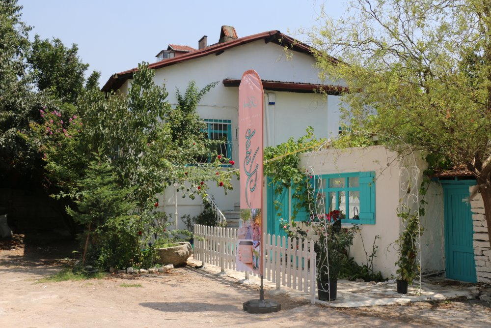 Ailelerinden kalan evi, samimi bir kafe haline getirdiler!