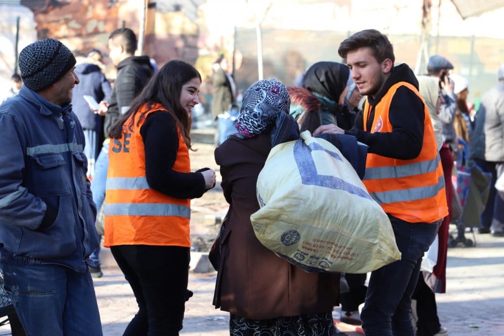 Öğrencilerden örnek davranış Öğrencilerden örnek davranış