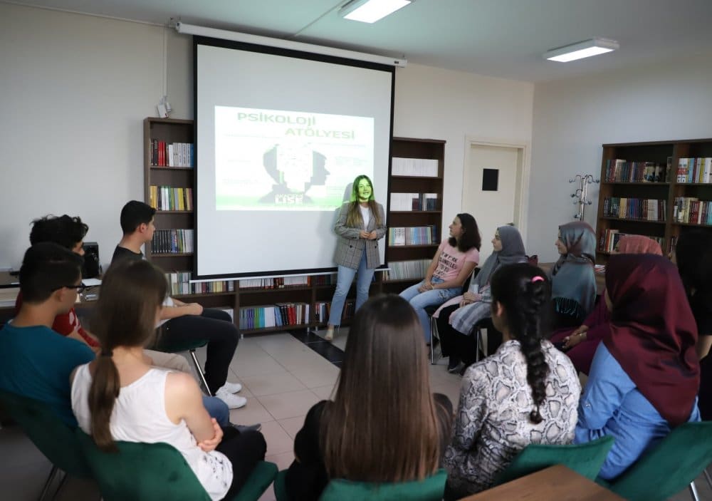 Psikoloji atölyesiyle farkındalıkları artıyor Psikoloji atölyesiyle farkındalıkları artıyor