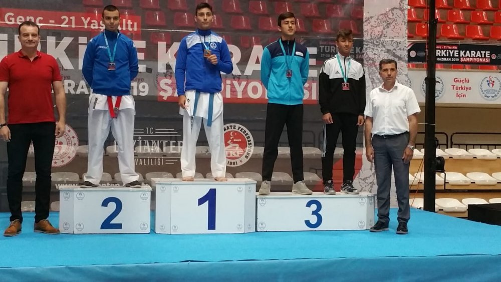 Kağıtsporlu karatecilerden 6 madalya Kağıtsporlu karatecilerden 6 madalya