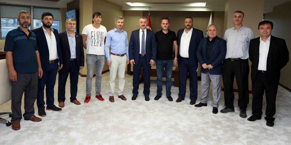 Büyükakın, “Gündemimiz halkımıza hizmet” Büyükakın, “Gündemimiz halkımıza hizmet”