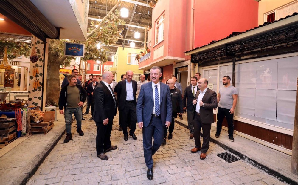 Büyükakın'dan, “Seksenler” setine ziyaret Büyükakın'dan, “Seksenler” setine ziyaret