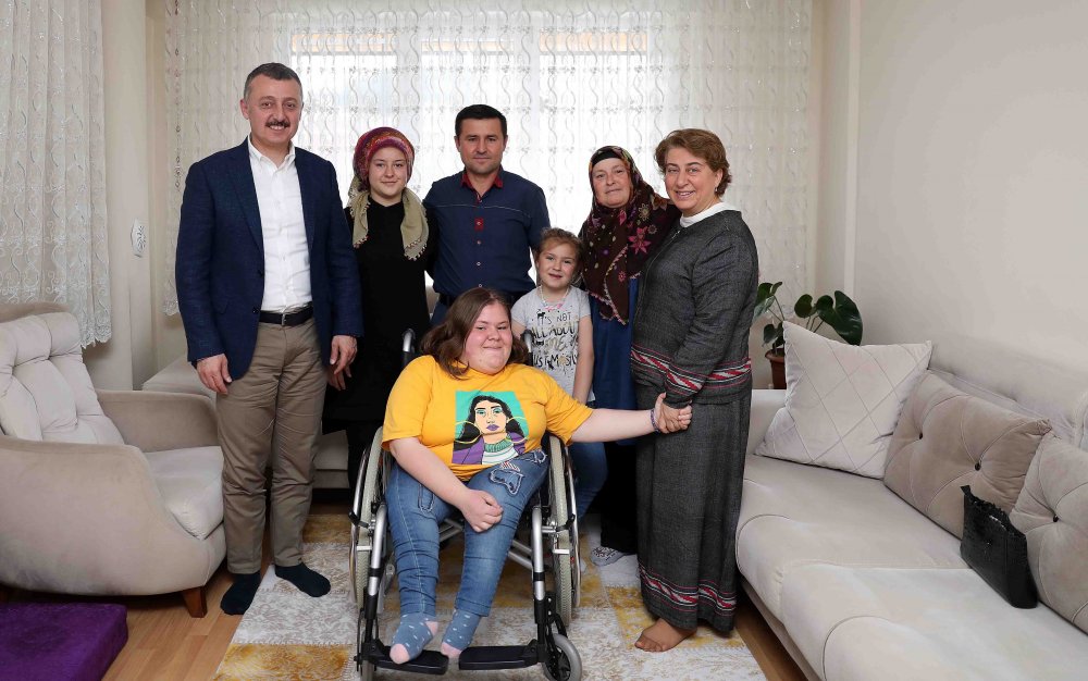 “Anneler şefkatin, merhametin ve fedakârlığın sembolüdür” “Anneler şefkatin, merhametin ve fedakârlığın sembolüdür”