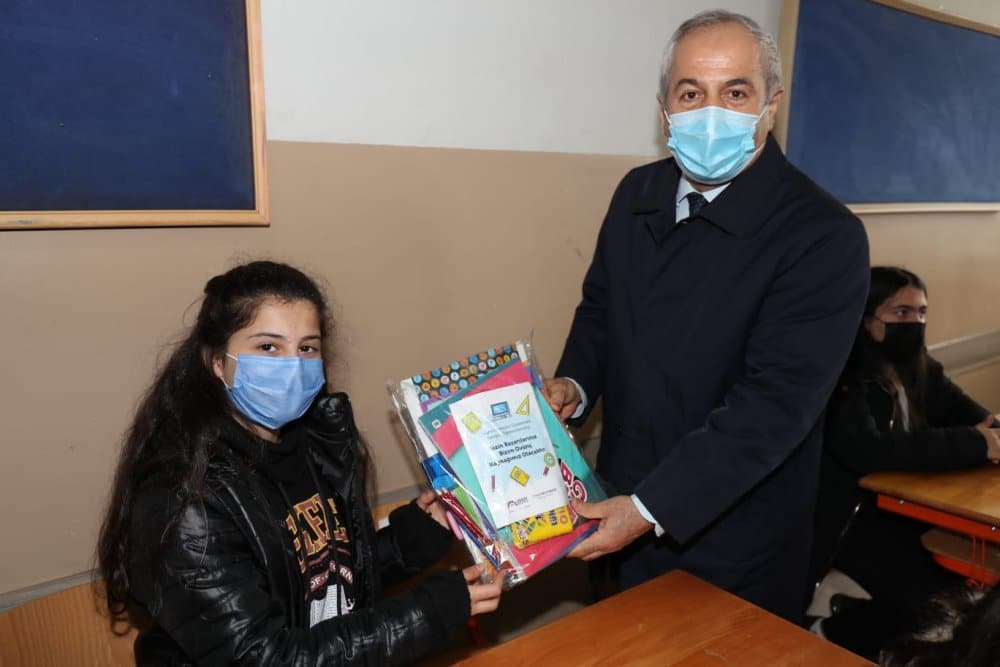 Büyükgöz: “Okula gelirken raketini al da gel”