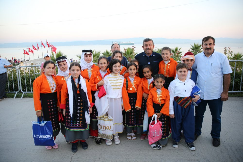Iğdırlılar şölene renk kattı Iğdırlılar şölene renk kattı