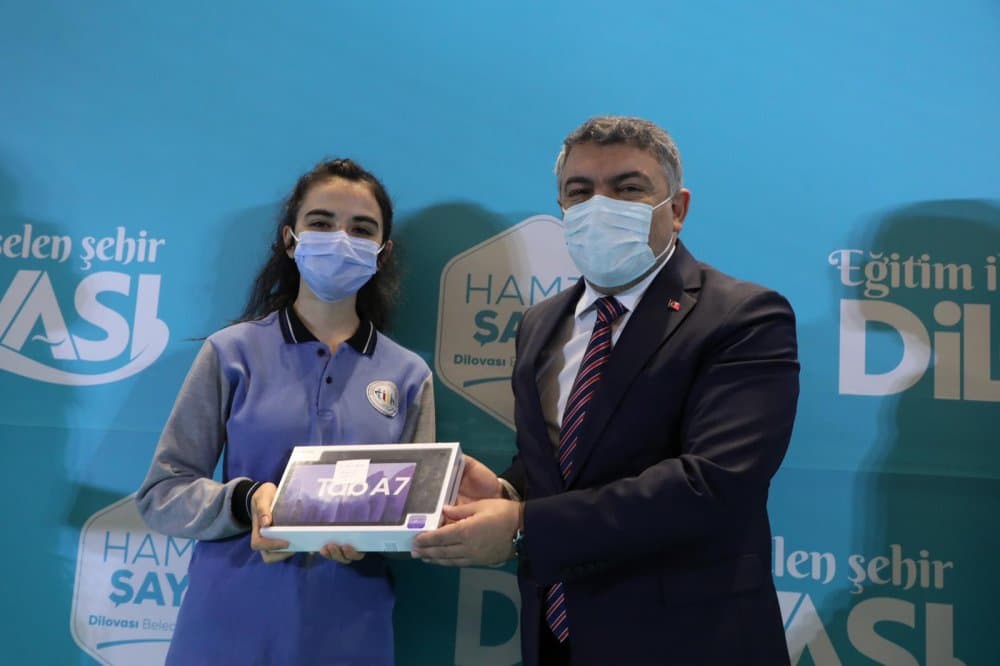 Dilovası Belediyesi 10 bin tablet dağıttı Dilovası Belediyesi 10 bin tablet dağıttı