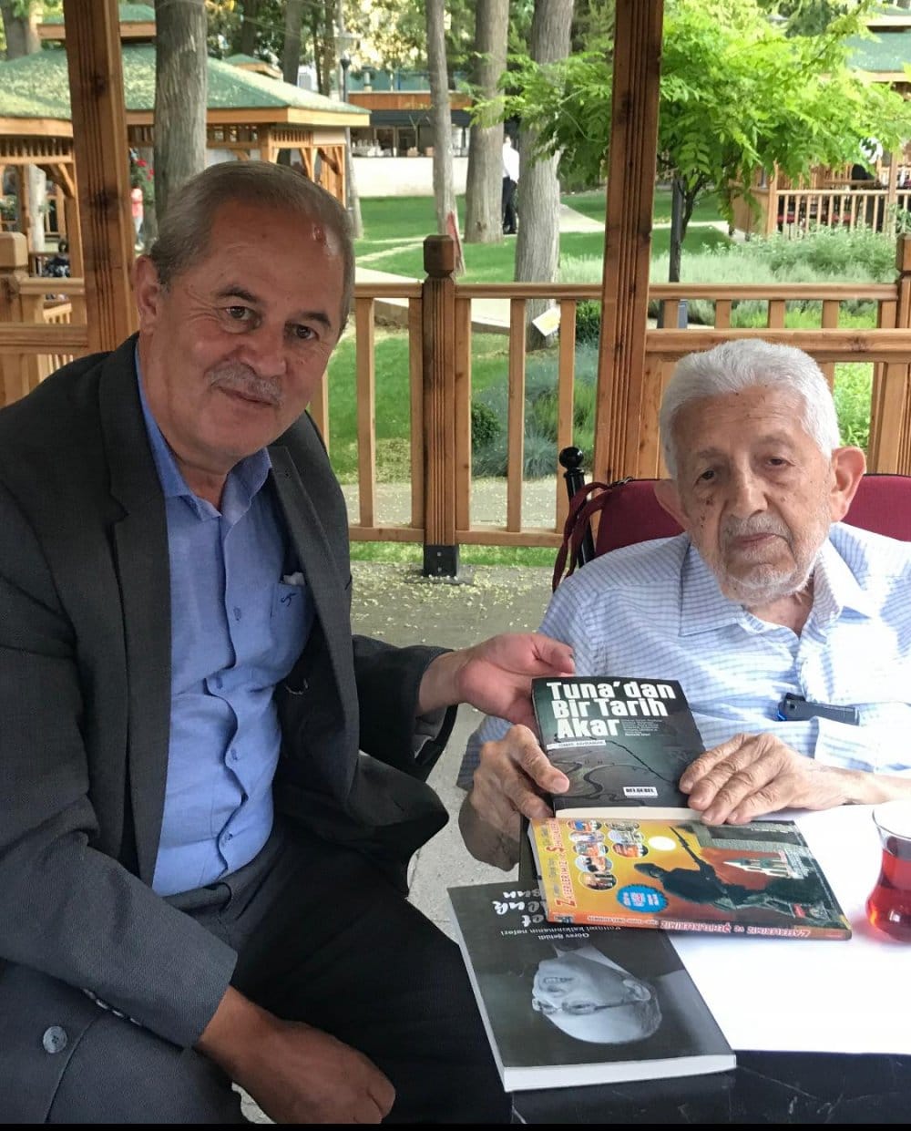 Belgesel Tadında Recai Kutan ile Devri Alem
