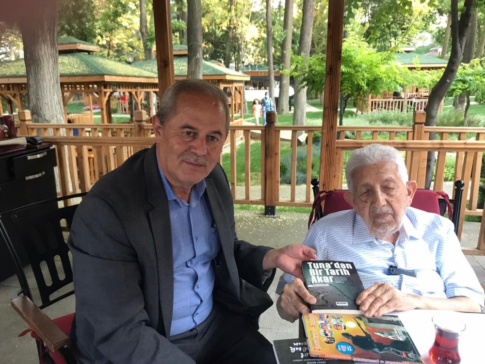Belgesel Tadında Recai Kutan ile Devri Alem