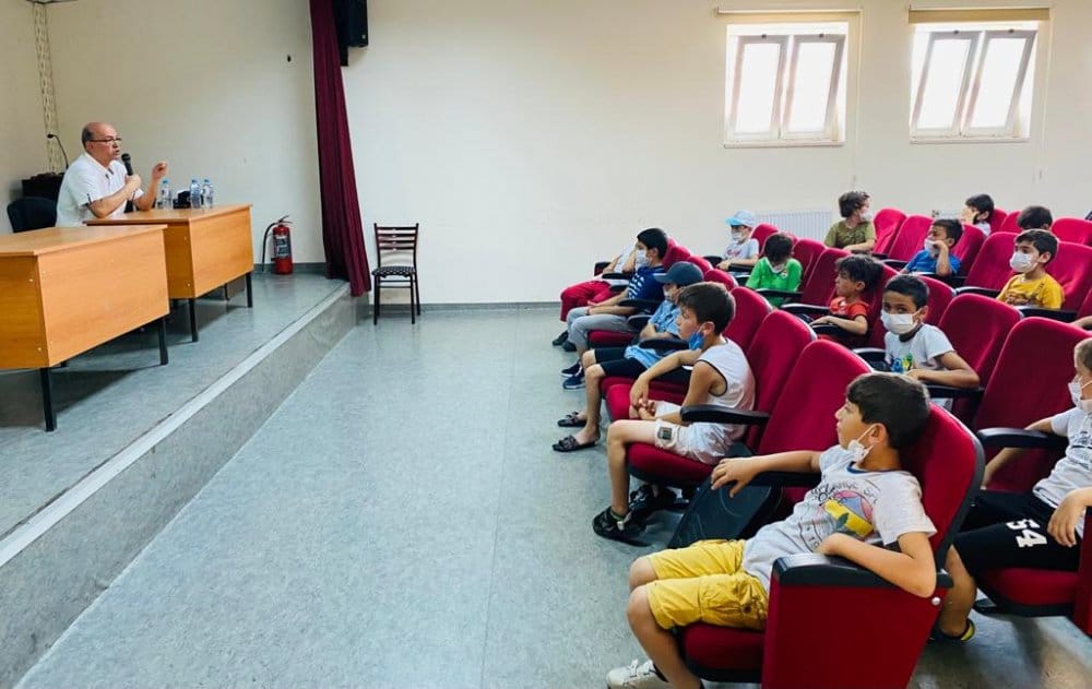 Öğrenciler Kadıoğlu'nu dinleyerek öğrendi Öğrenciler Kadıoğlu'nu dinleyerek öğrendi