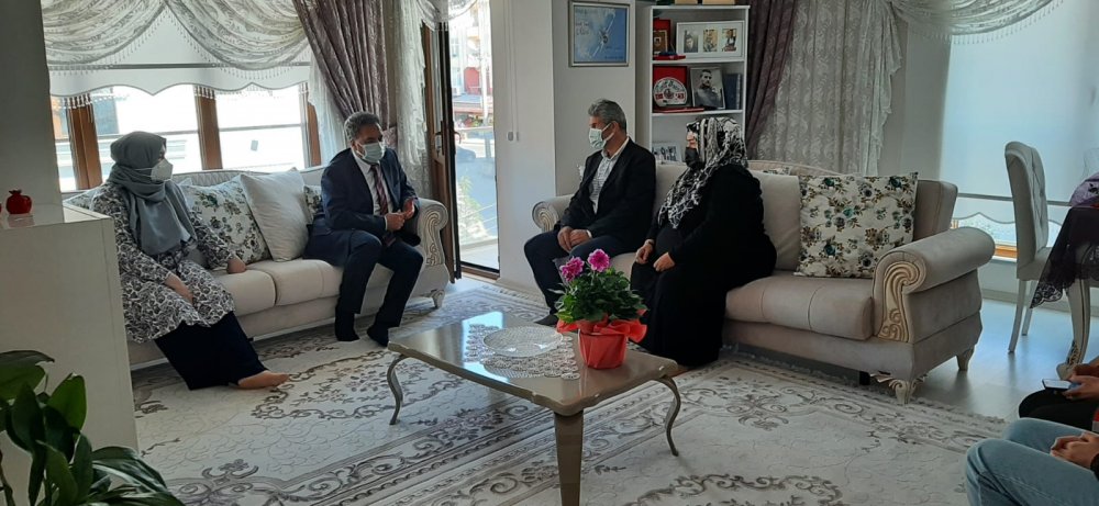 Güler çiftinden, şehit ve gazi ailelerine ziyaret Güler çiftinden, şehit ve gazi ailelerine ziyaret
