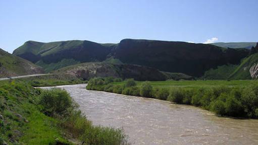 Aras Nehri'nde Gazetecilik ve Belgeselcilik Hatıralarım 