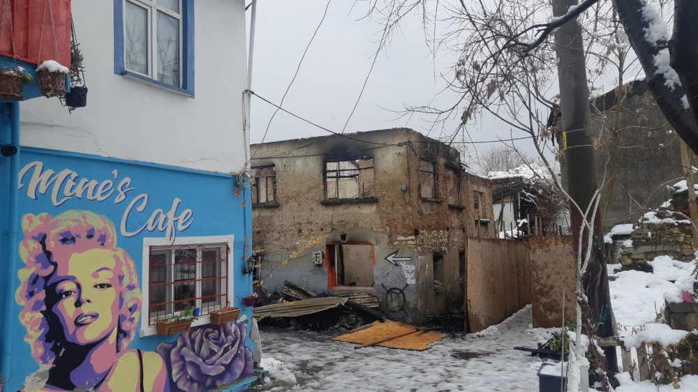 Eskihisar'da yangın; piknik tüpleri patladı!