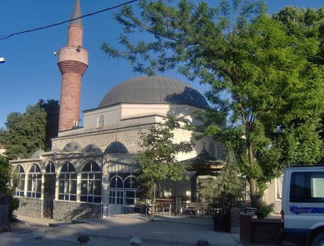 Sultan Orhan Camii ve Belediye Başkanı Zinnur Büyükgöz