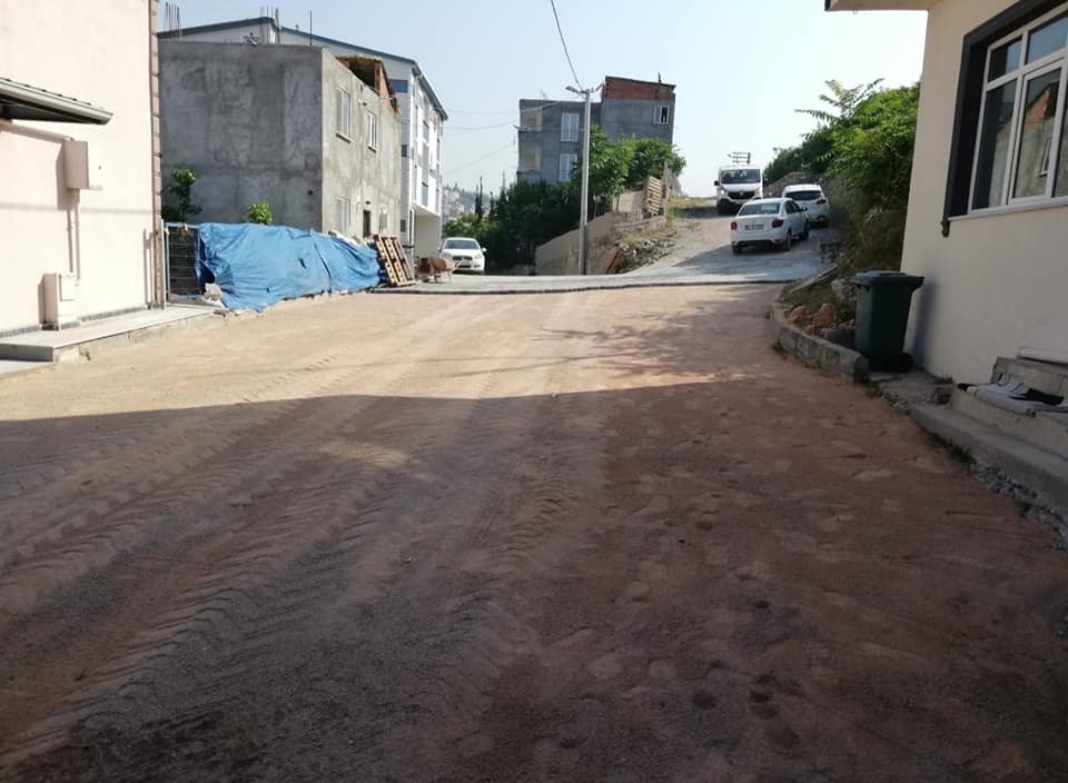 Dilovası’nda yollar bakımdan geçiyor! Dilovası’nda yollar bakımdan geçiyor!