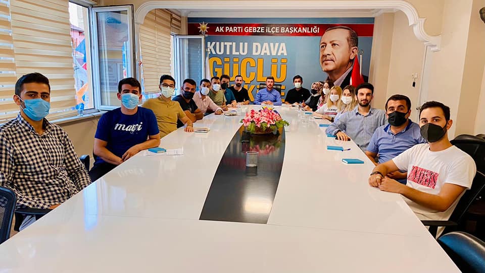 Gençler Meclisi inletti! Gençler Meclisi inletti!