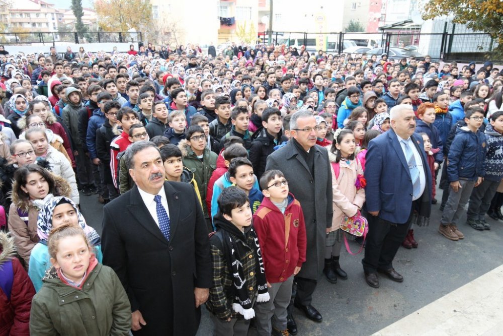Güler ve Köşker bayrak töreninde Güler ve Köşker bayrak töreninde