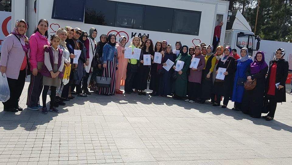 AK Kadınlar kan verdi AK Kadınlar kan verdi