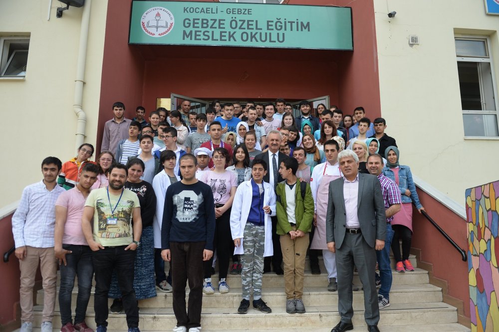 Nail Çiler, özel öğrencilere verdiği sözü tuttu Nail Çiler, özel öğrencilere verdiği sözü tuttu