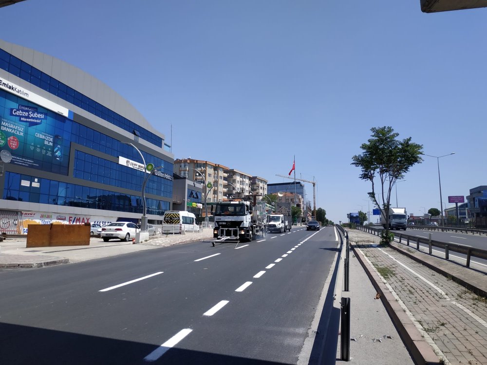 Gebze'deki o caddenin yol çizgileri çizildi!