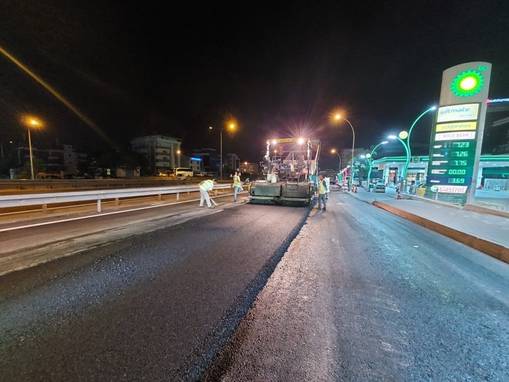 Gebze İstanbul Caddesi’nde gece mesaisi