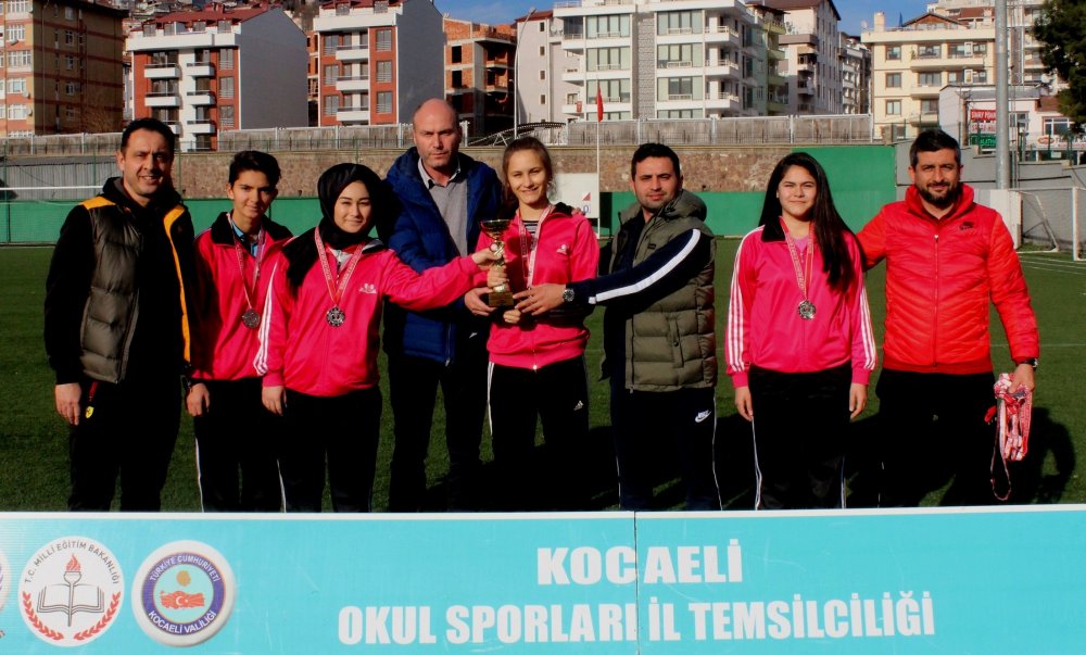 Kızlarda şampiyon Spor Lisesi Kızlarda şampiyon Spor Lisesi