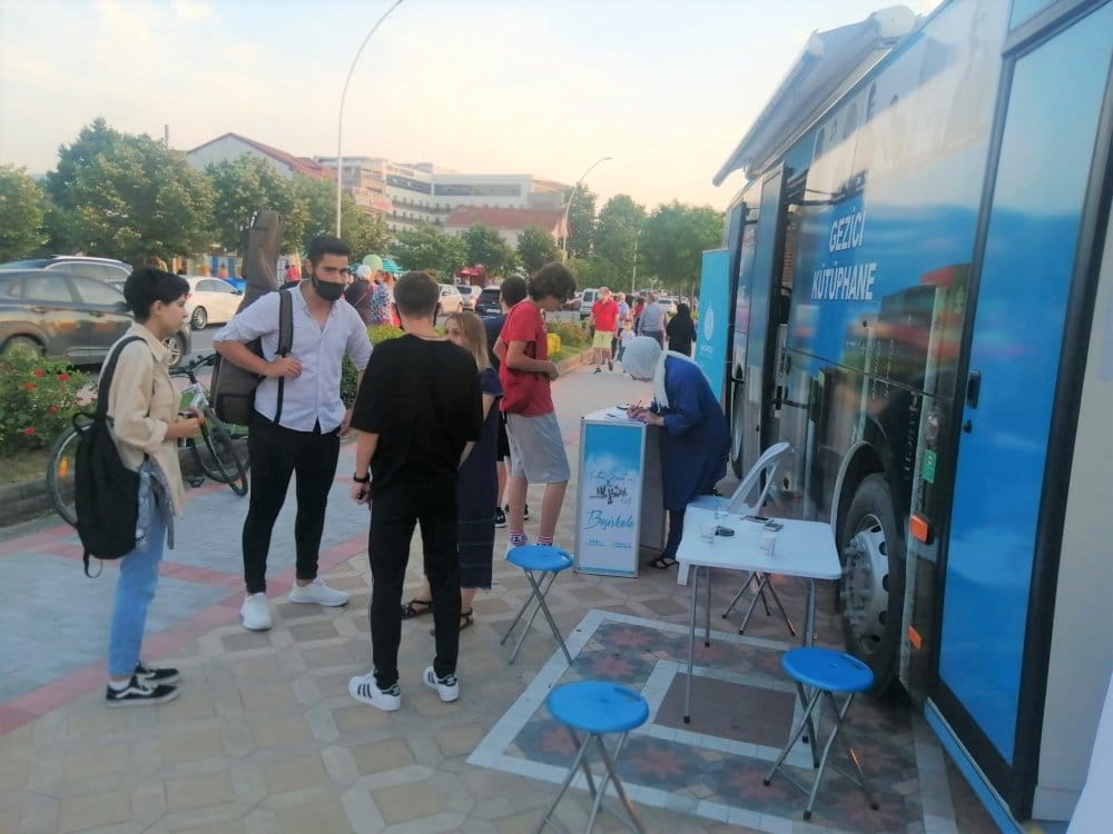 Gezici Kütüphane Başiskele Sahili’nde