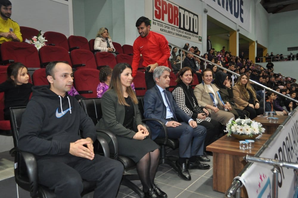 ASP Spor Kulübü kızlarına büyük destek! ASP Spor Kulübü kızlarına büyük destek!