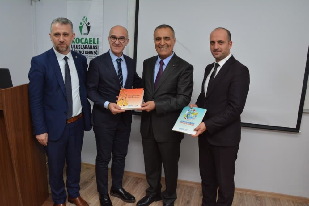 Öğrencilere Kocaeli’yi anlattı Öğrencilere Kocaeli’yi anlattı