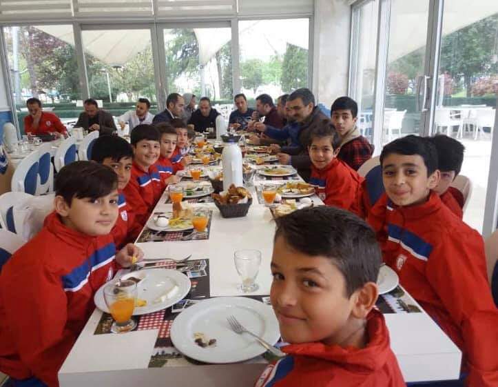 Serkan Yağcı Altınordu U11 ile buluştu Serkan Yağcı Altınordu U11 ile buluştu